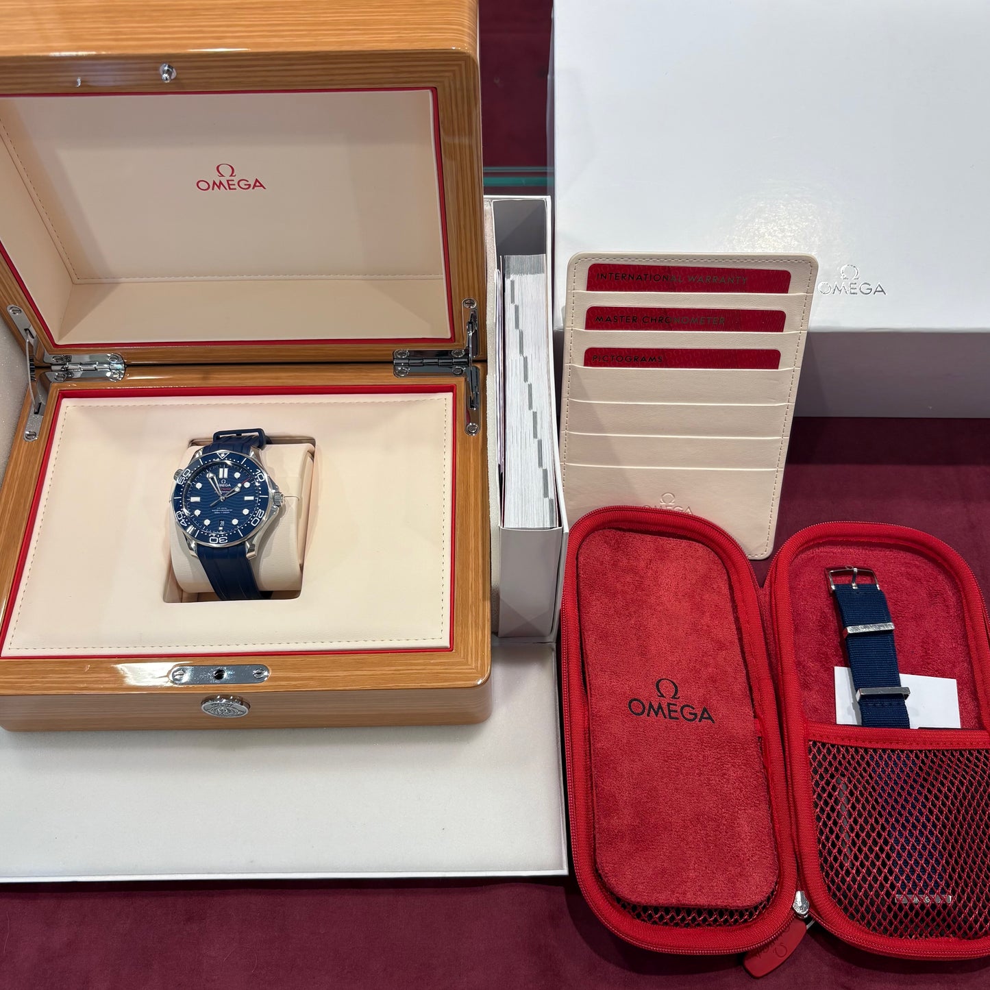 Omega Seamaster Diver 300M Full Set mit Originalbox, Umkarton, Erstkaufrechnung von 2021 und Reiseetui