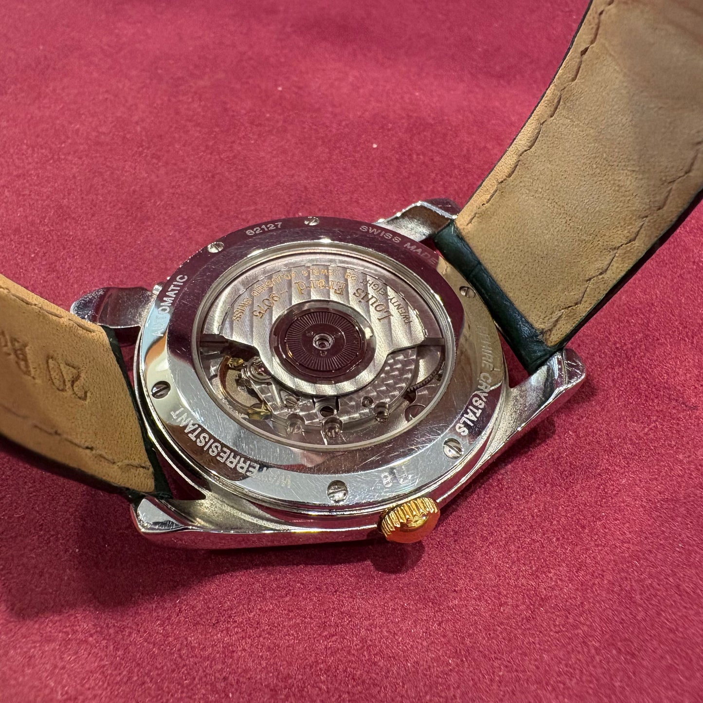 Louis Erard Chronograph Série 0900 Saphirglas Sichtboden mit Blick auf das Automatikwerk
