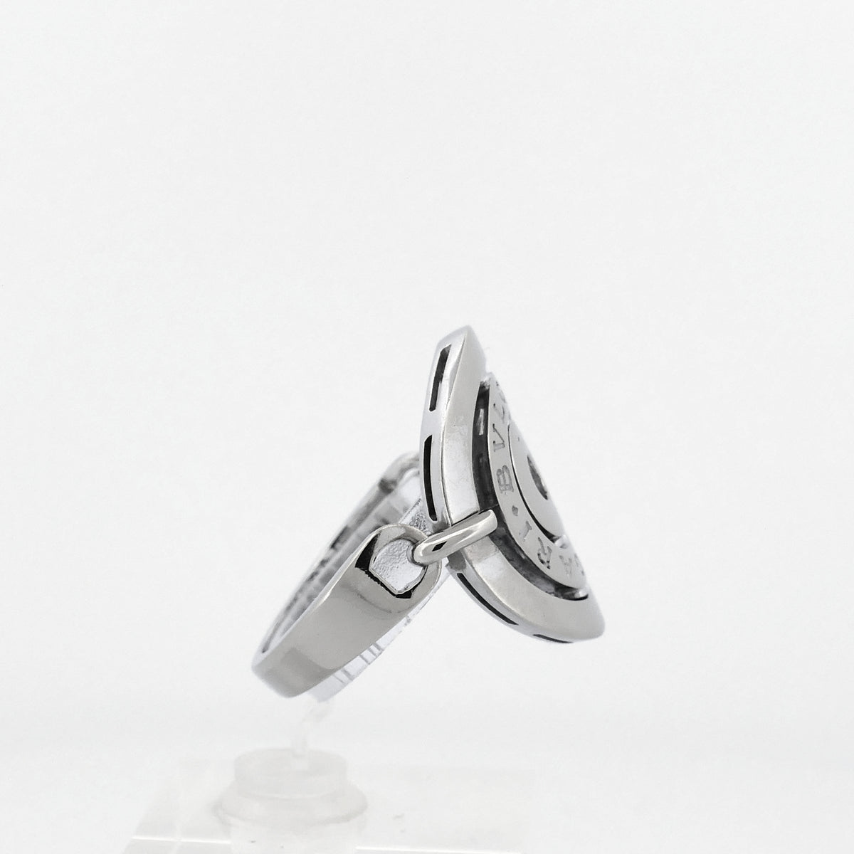 Bulgari Astrale Cerchi Ring im Profil mit den beiden seitlichen Halterungen des Motivs