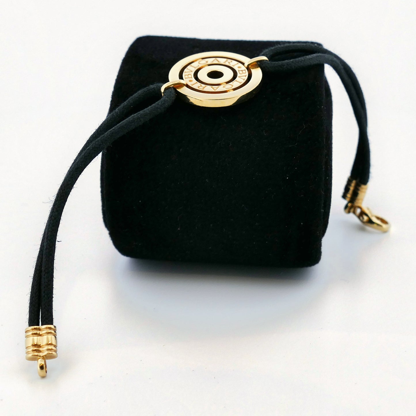 Goldscheibe des Bulgari Astrale Armbands mit doppeltem BVLGARI Schriftzug