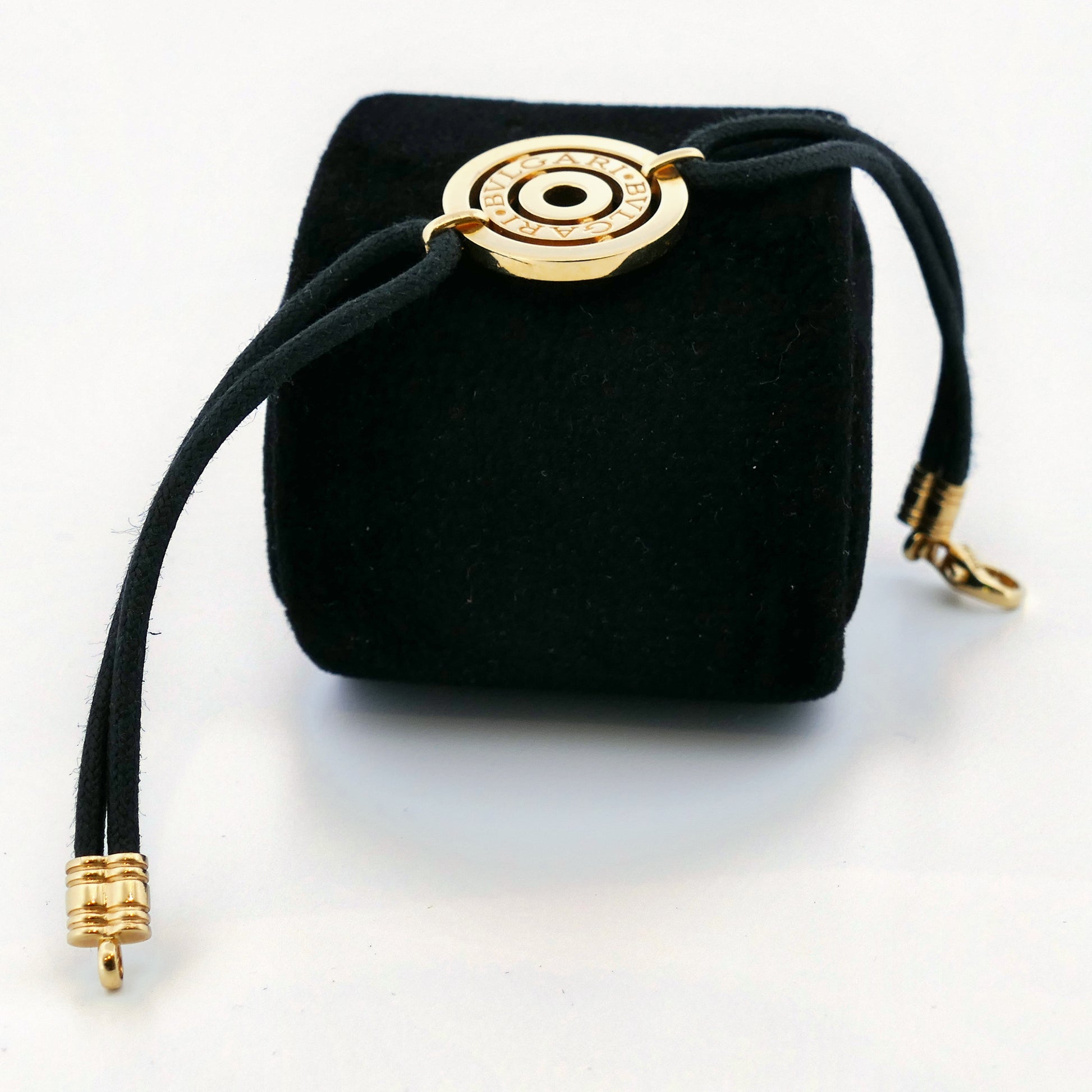 Goldscheibe des Bulgari Astrale Armbands mit doppeltem BVLGARI Schriftzug