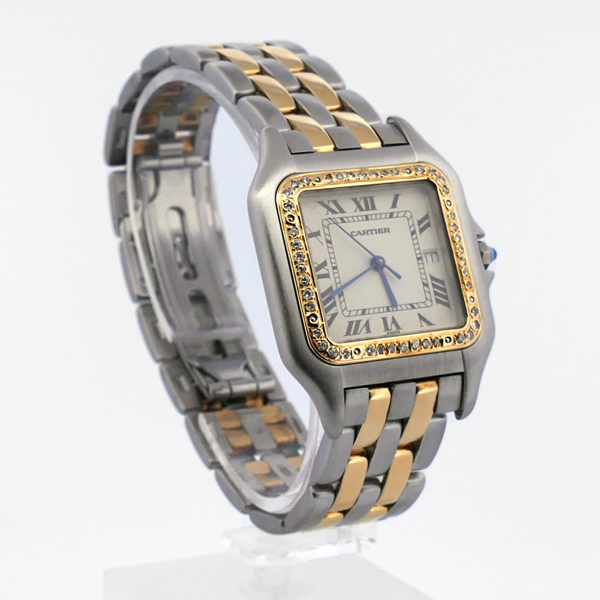 Cartier Panthère Ref. 83957 im Profil mit flachem Gehäuse und geschmeidigem Gliederband