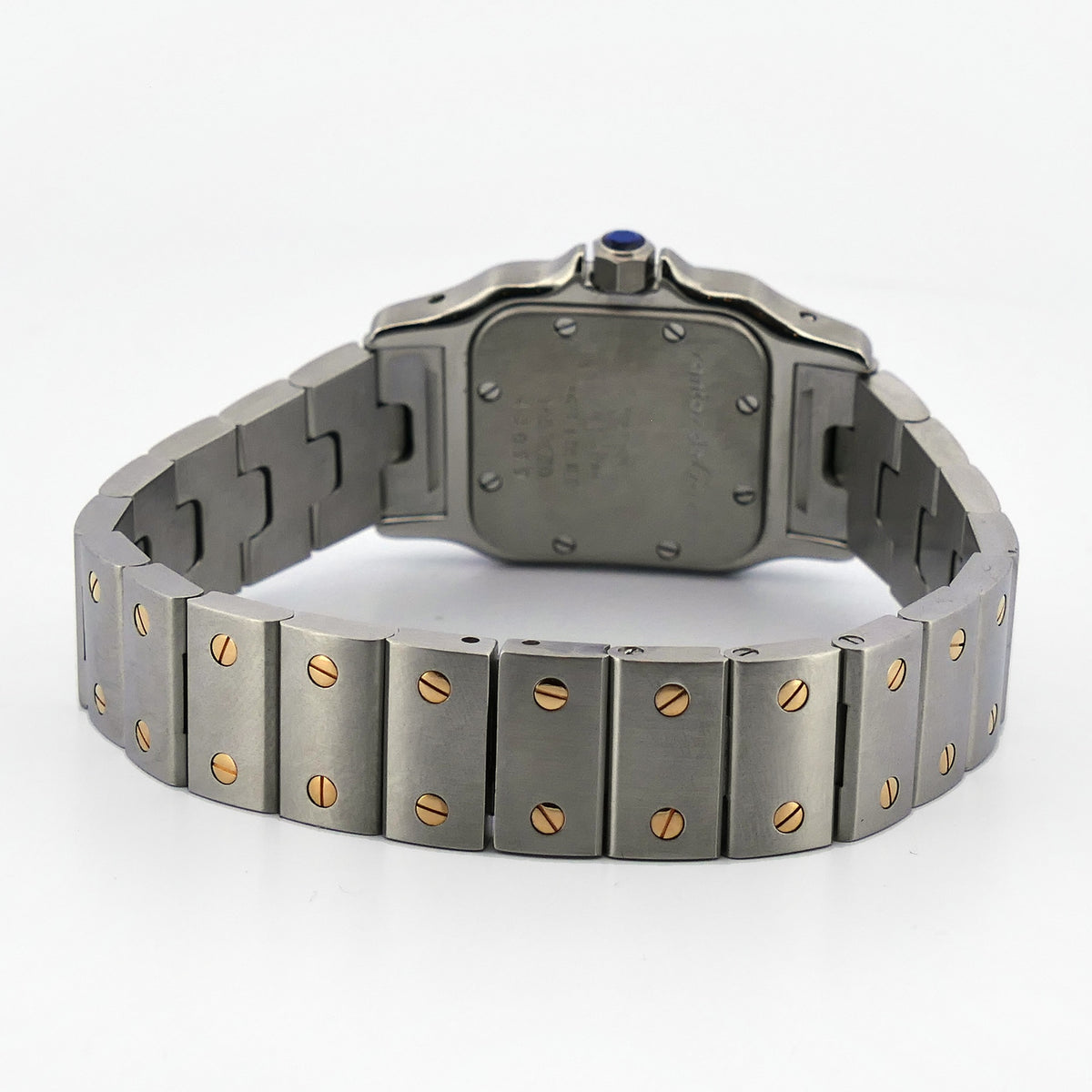 Cartier Santos Galbée Ref. 1057930 im Profil, Gehäuseflanke und Stahlband mit goldenen Schrauben