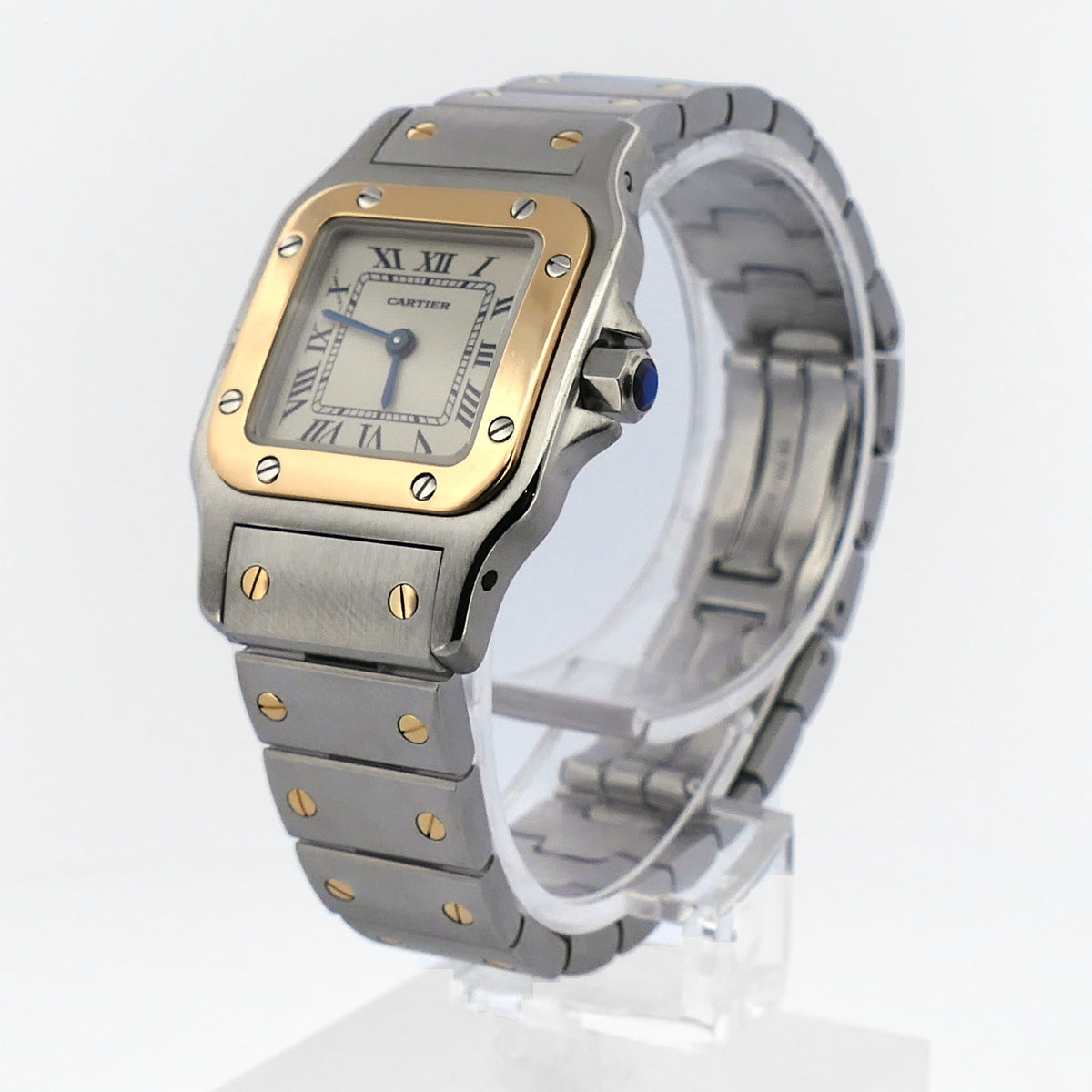 Cartier Santos Galbée Ref. 1057930 von der Kronenseite mit blauem Spinell in der Krone