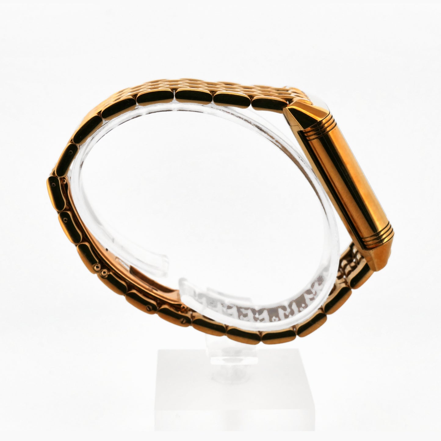 Jaeger-LeCoultre Reverso 270.1.62 Gelbgold im Seitenprofil mit Goldband und Faltschließe
