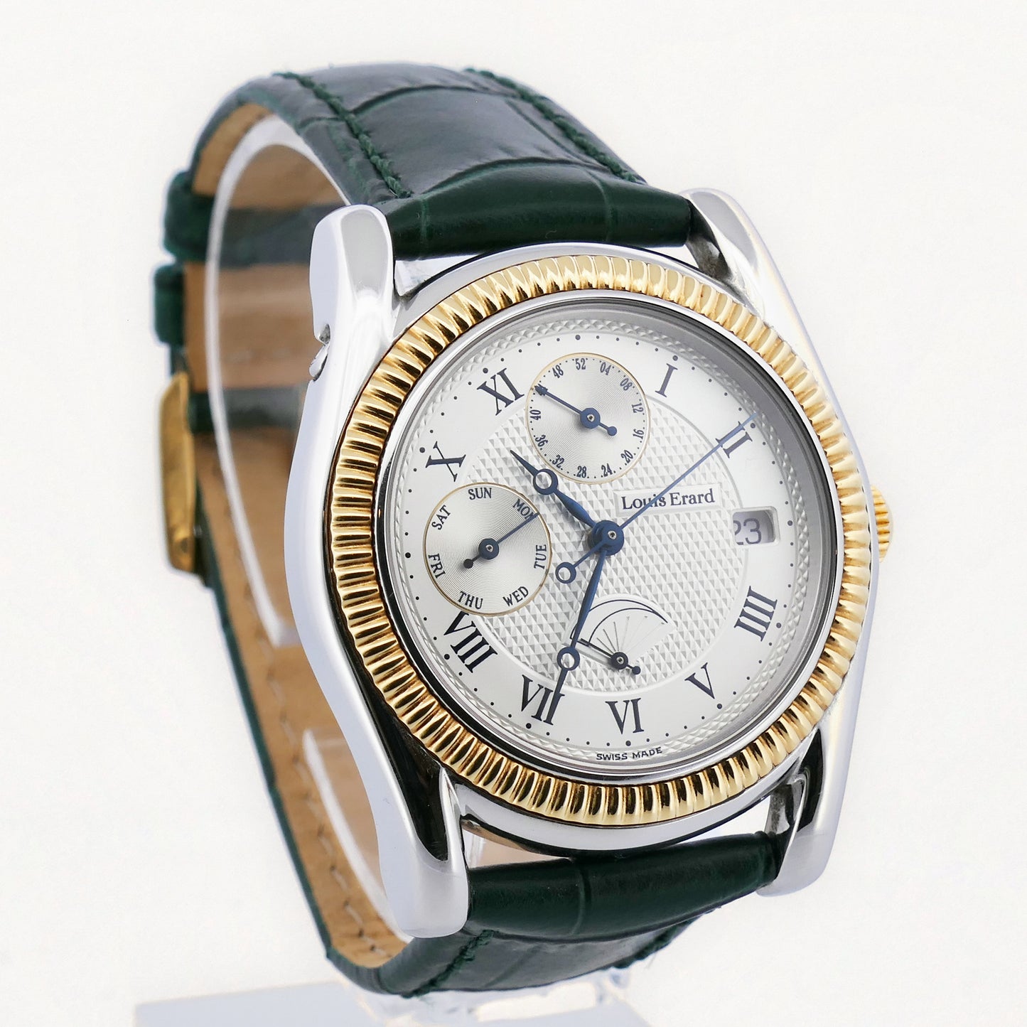 Louis Erard Chronograph Série 0900 in Stahl mit 18 Karat Gelbgoldlünette und Perlmuttzifferblatt bei Juwelier Reinecke Hildesheim