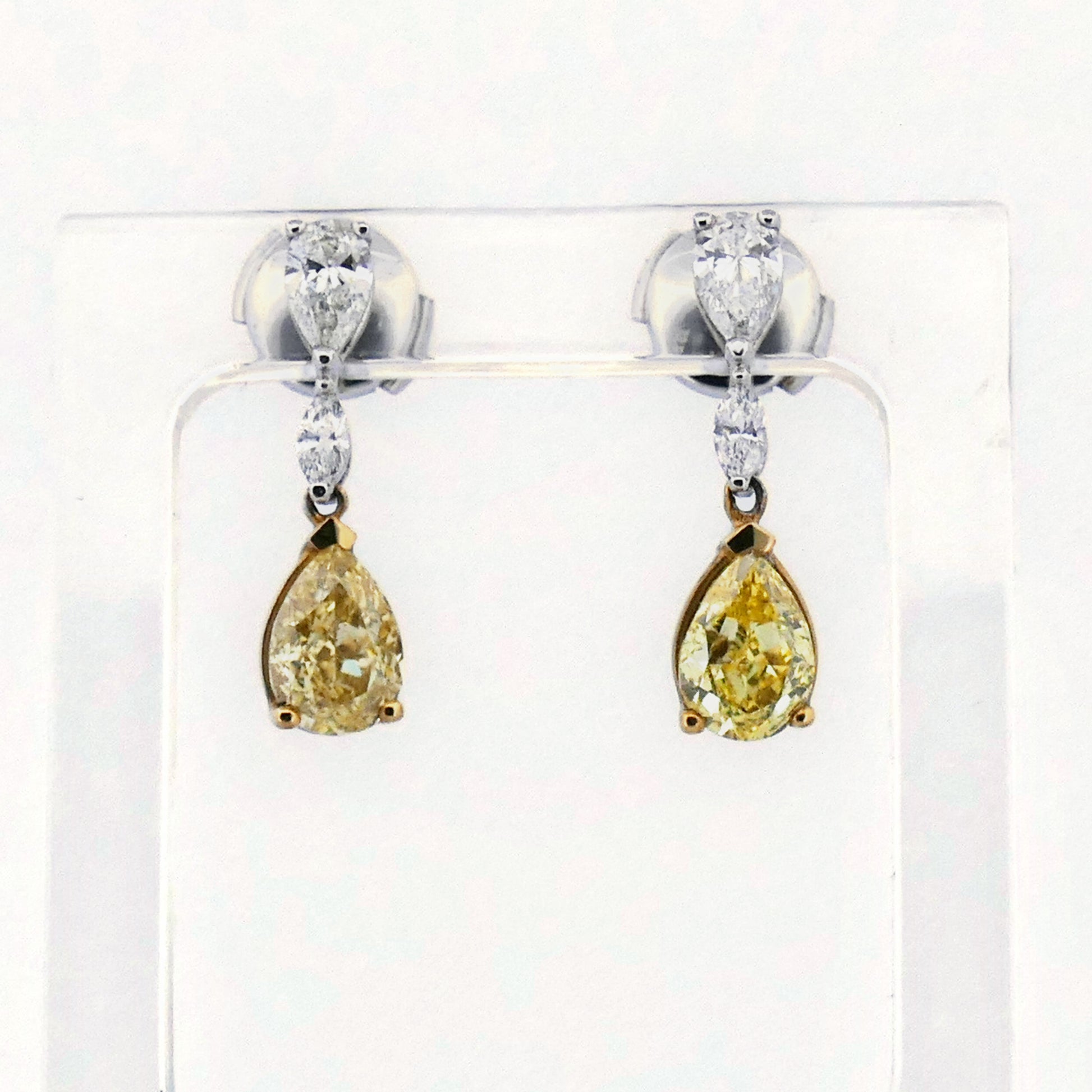Gematchtes Paar Fancy Intense Yellow Diamanten im Pear Cut, 1,03 und 1,00 Karat