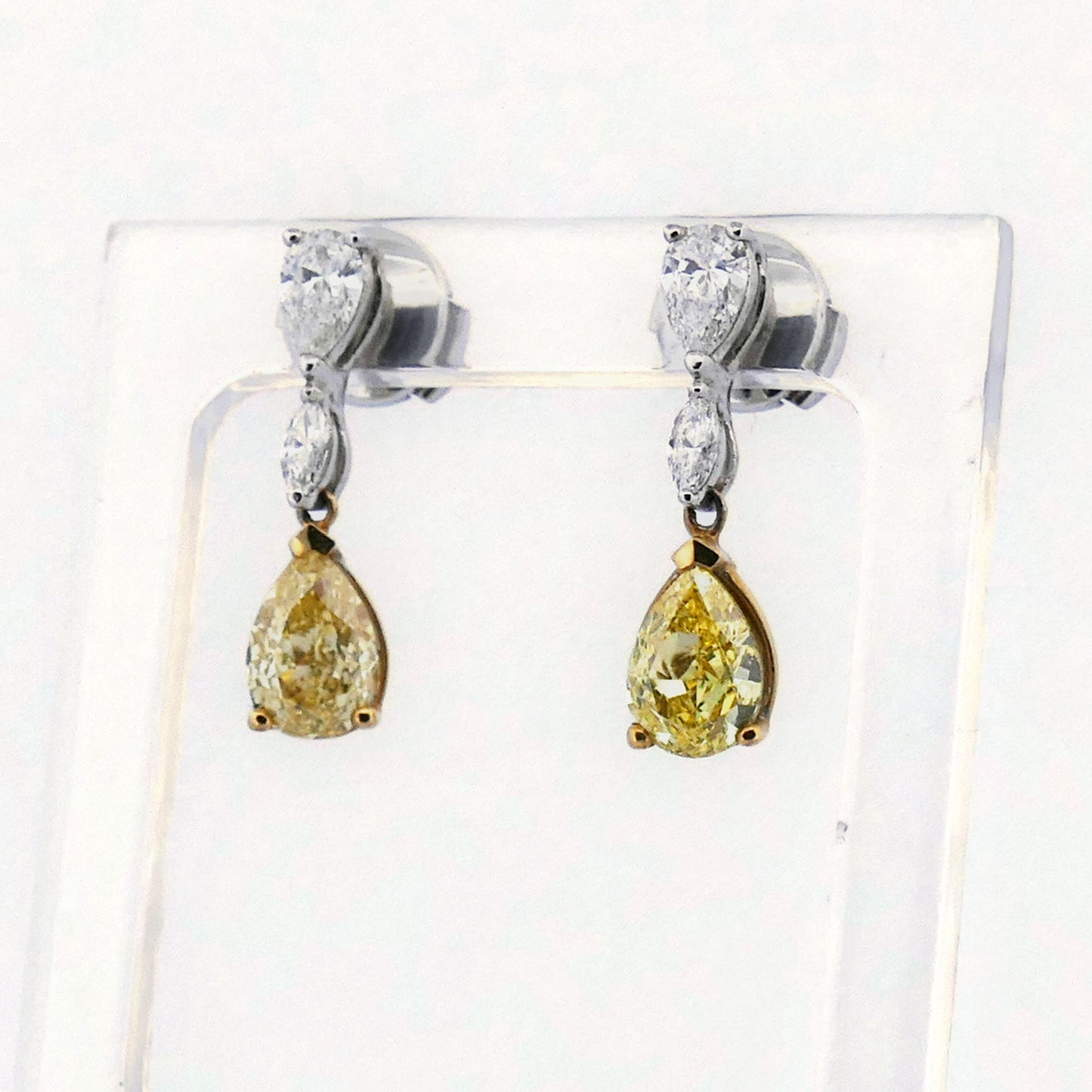 Ohrhänger in 750 Gold mit zwei natürlichen gelben Diamanten, 2,03 ct Fancy Intense
