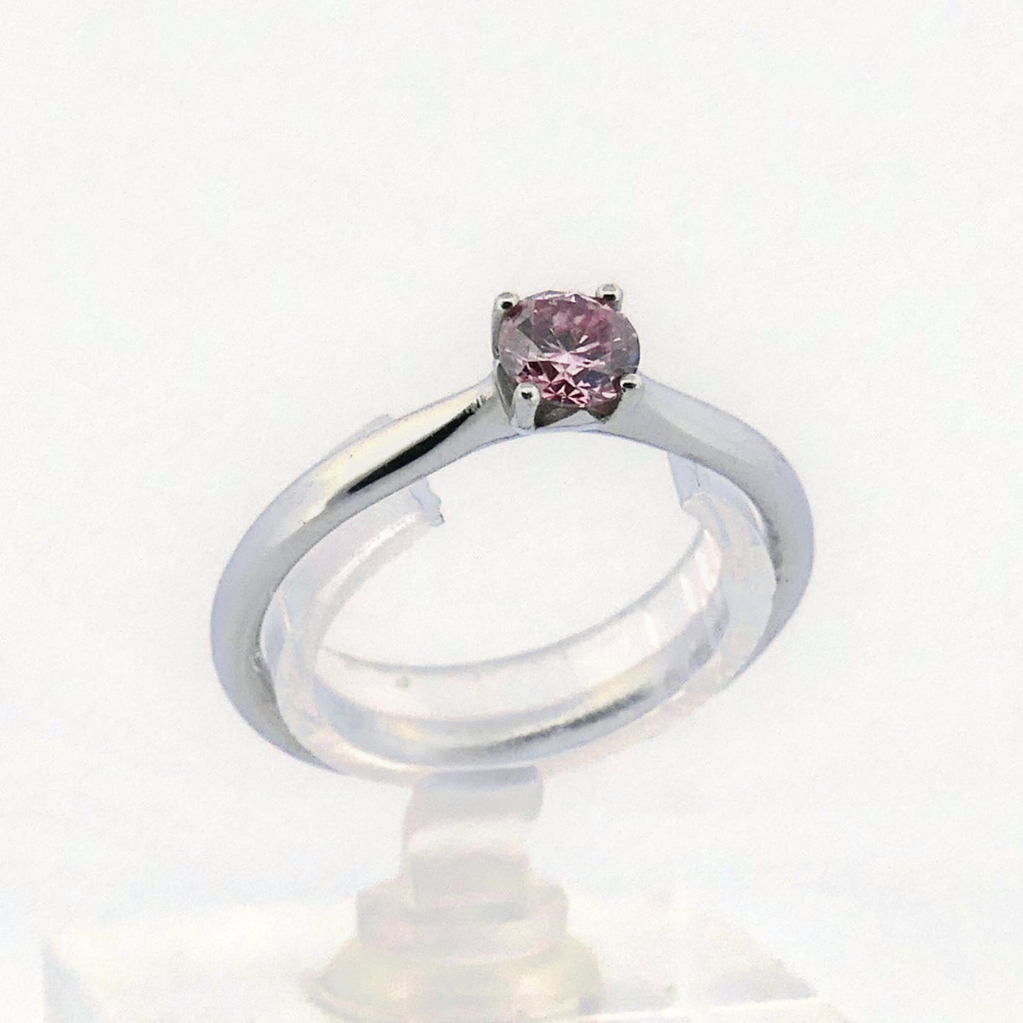 Solitärring aus Platin mit natürlichem pinkem Diamant 0,43 ct Fancy Intense, Juwelier Reinecke Hildesheim