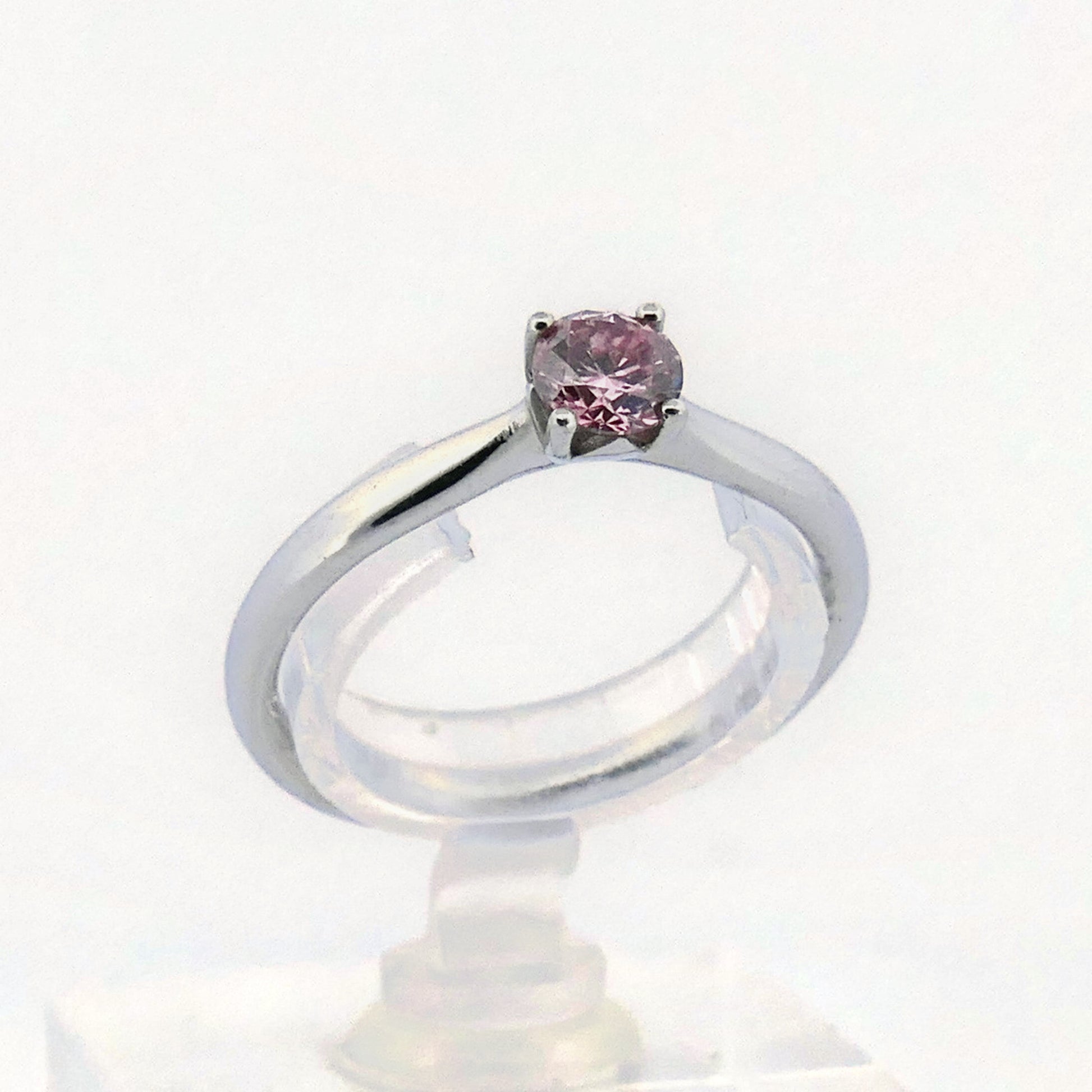 Solitärring aus Platin mit natürlichem pinkem Diamant 0,43 ct Fancy Intense, Juwelier Reinecke Hildesheim