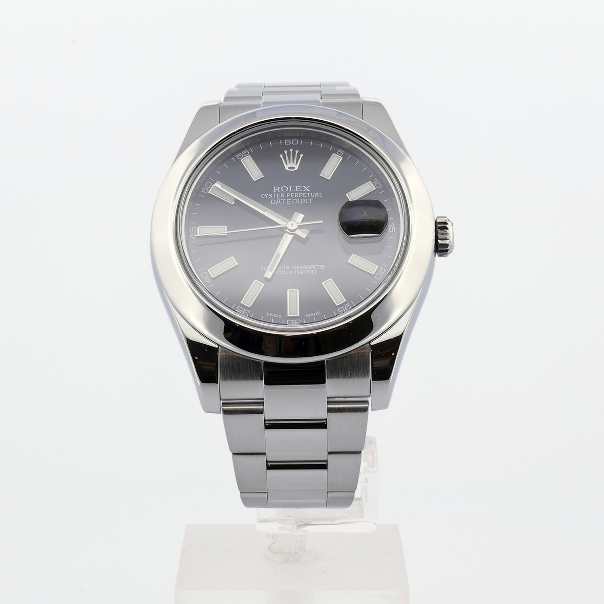 Rolex Datejust II 116300 Frontalansicht, schwarzes Zifferblatt mit Zykloplupe über dem Datum