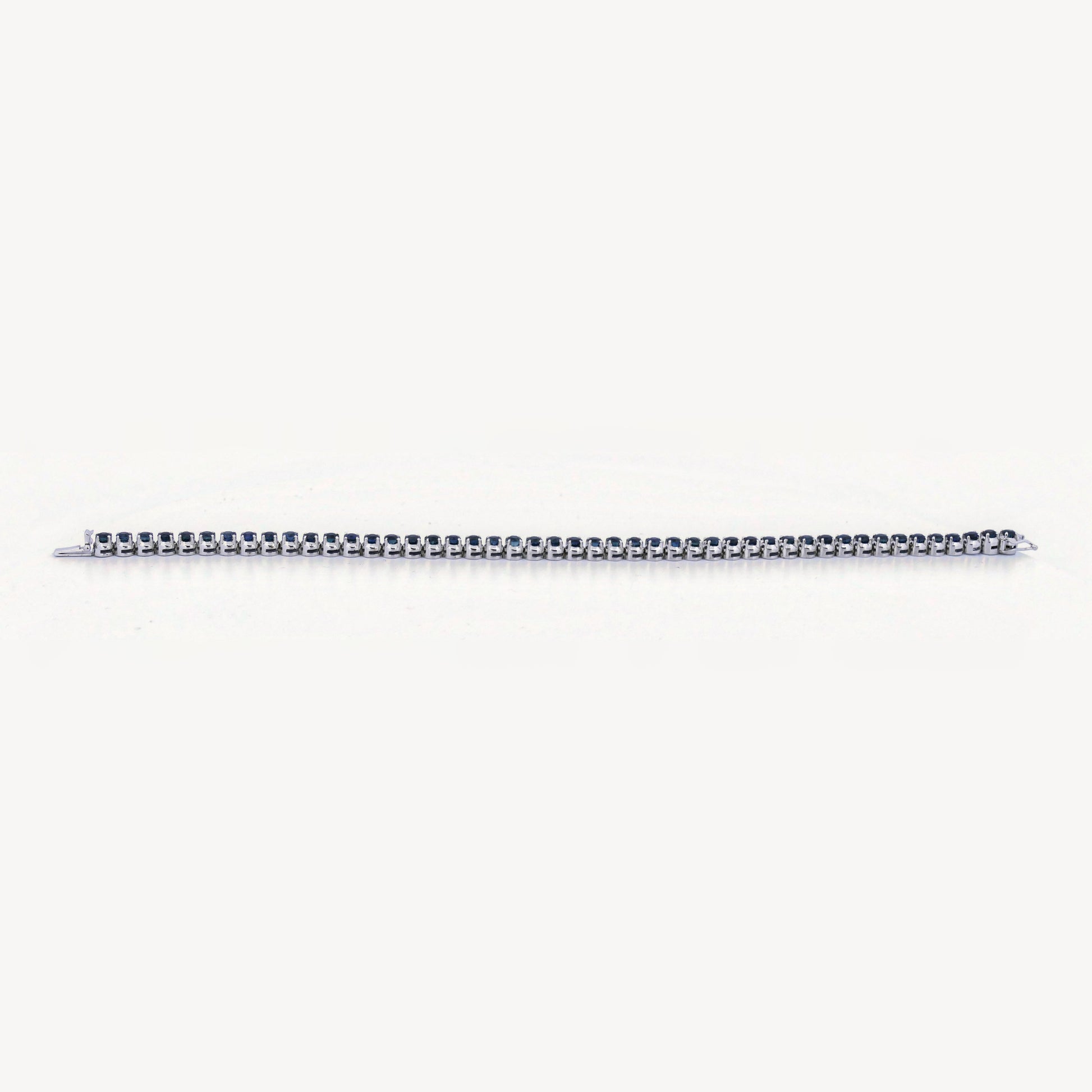 Saphir Tennisarmband in voller Länge von 19 Zentimetern, ausgestreckt